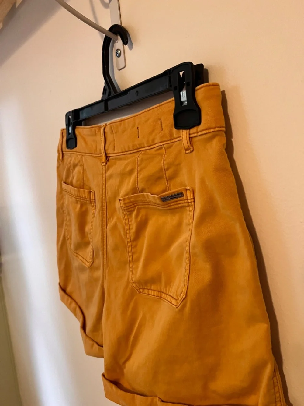 White House Black Market 4 ½” mid rise shorts - Yellow - Size 4